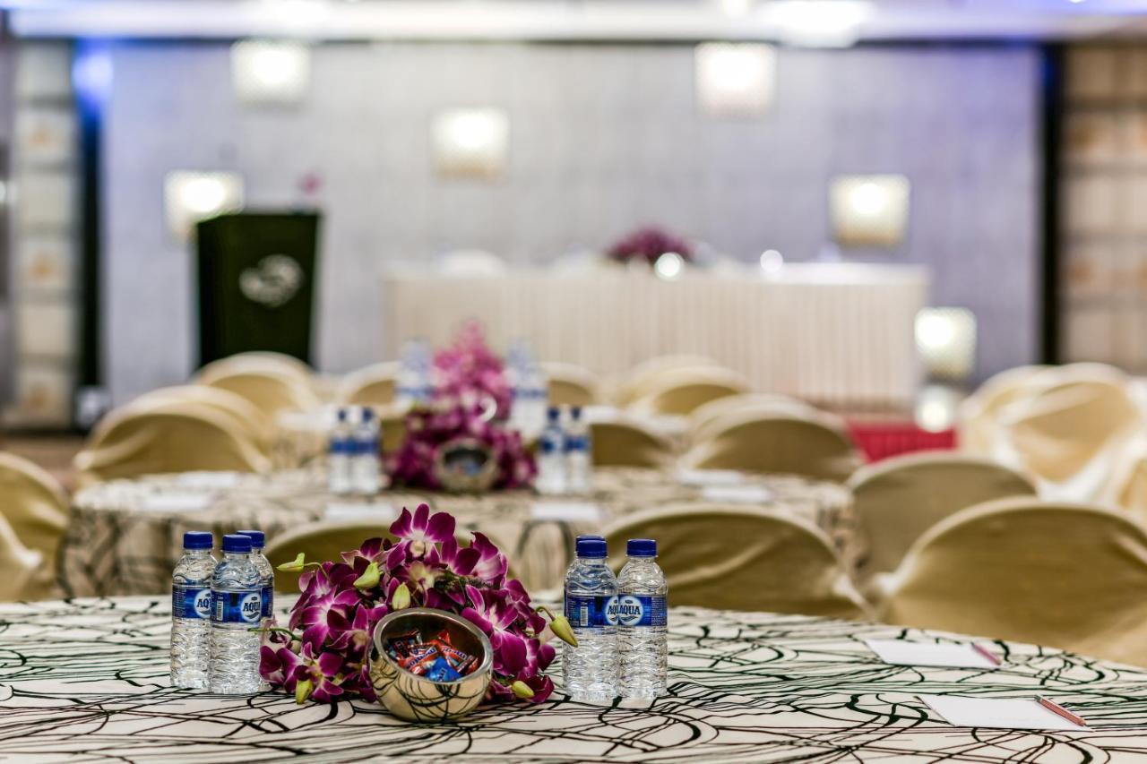The Regenza By Tunga Hotell Navi Mumbai Eksteriør bilde